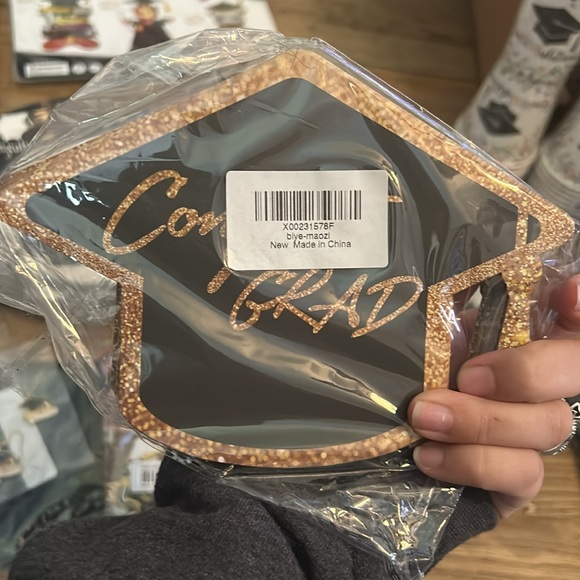 Graduation supplies - Picture 5 of 9